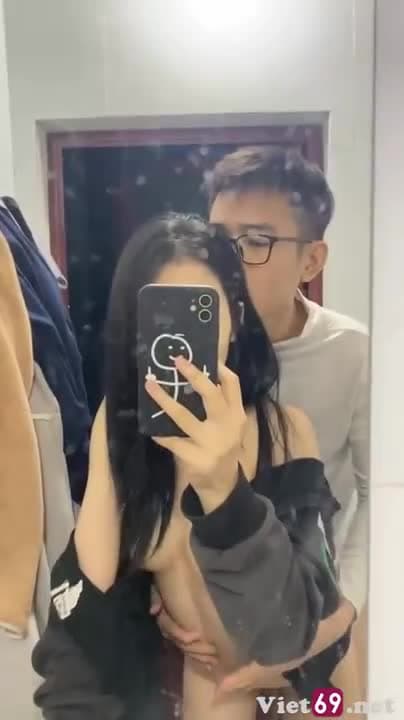 E tự quay clip lộ mặt lúc anh chịch ở nhà tắm