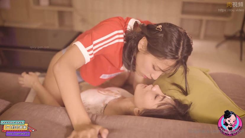 Em yêu bóng đá và người bạn thân nhất Lily lại có quan hệ tay ba với bạn trai Fanny