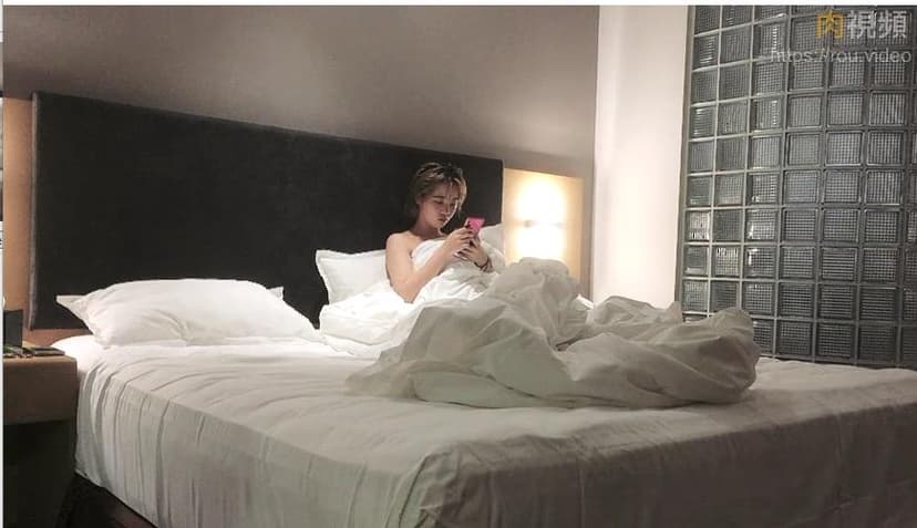 Dùng rượu và tính cách bướng bỉnh của mình để hạ gục cô gái tóc ngắn và quan hệ tình dục Ultraman
