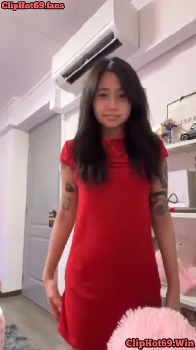 Em rất xinh và en cũng rất là nứng luôn