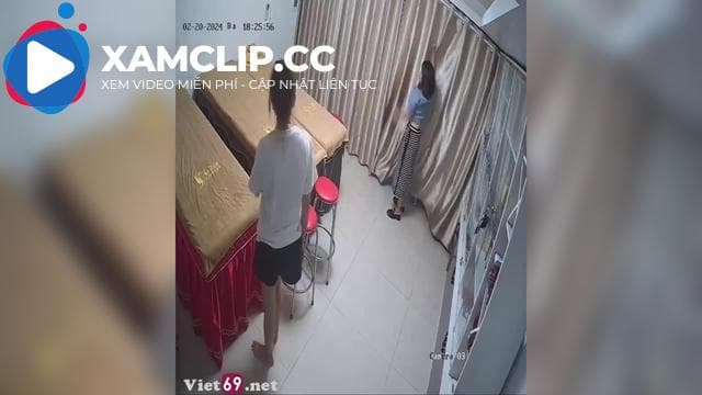 Hack cam em gái đang đi triệt lông bím