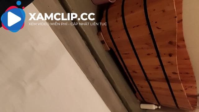 Đụ một kỹ thuật viên trưởng thành, nhân viên mát xa chạm và đụ cô, cô cởi quần lót và mút ngực, sau đó bám vào bàn massage từ phía sau đi vào, gã béo cảm thấy thoải mái 2023-6-7