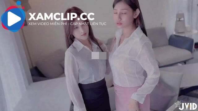 Nữ giám sát và sếp của tôi bất ngờ đến thăm và cởi hết quần áo của họ.