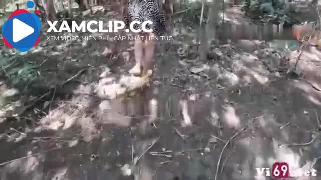Em gái dâm vú to rủ vào rừng chơi public không bao xuất tinh ngập bướm em
