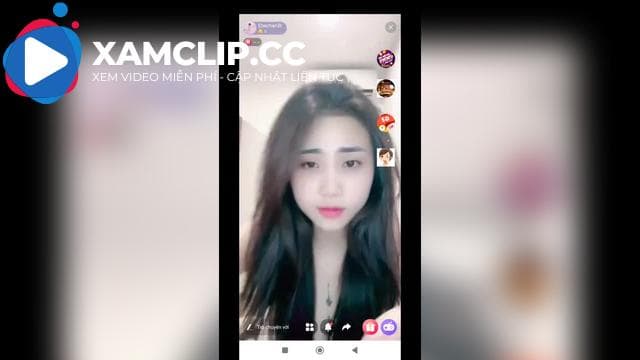 Bé Chan 3T khoe bộ bikini hình nơ cực dễ thương và gợi tình