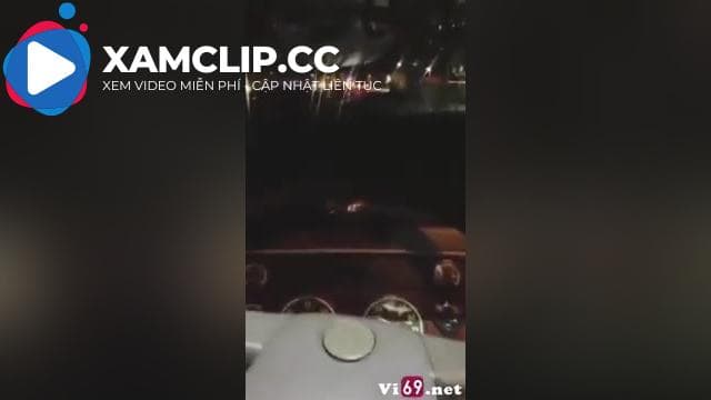Dừng xe ven đường làm tình public với em gái trên cabin