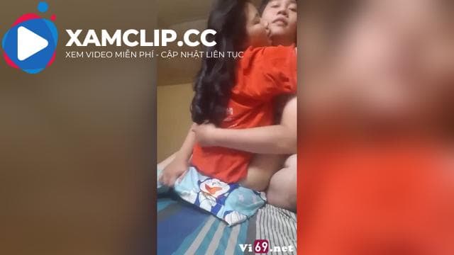Em sinh viên căng bướm cưỡi ngựa bạn trai trong phòng trọ