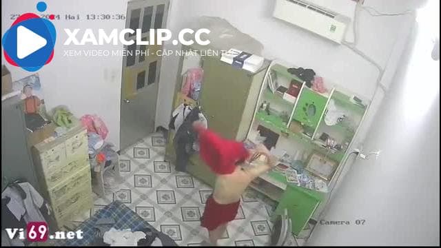 Hack camera phòng ngủ chị hàng xóm vú to thay đồ