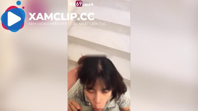 Em sinh viên bú cu public ở cầu thang bộ trường học