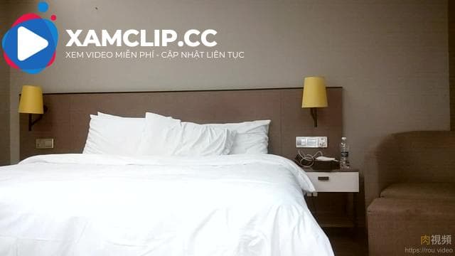 Người đẹp tóc vàng mảnh khảnh và chân dài 170 cm cực kỳ hợp tác và dễ đụ. Tôi sẽ đụ bạn một cách thuận lợi.