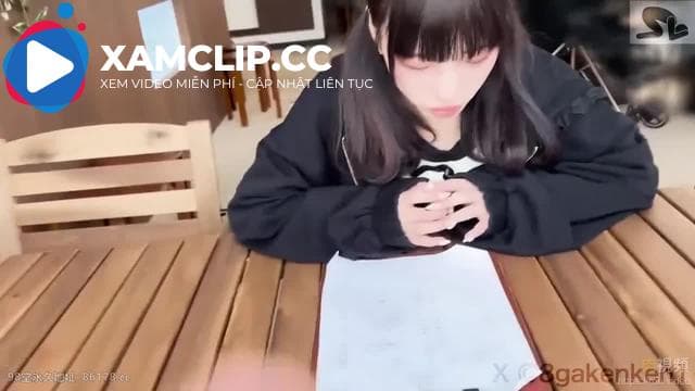 Một cô gái dễ thương với thân hình nhỏ nhắn khiến cô ấy cảm thấy khoái cảm tình dục và xuất tinh vào âm hộ của mình ba lần [Phần 1] Không kiểm duyệt