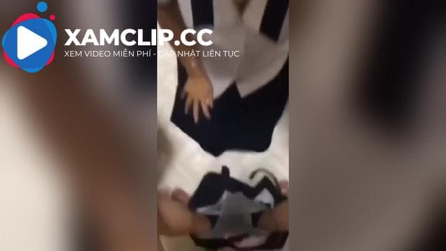 Cậu mợ vắng nhà là 2 cháu đè nhau ra làm chuyện người lớn ngay