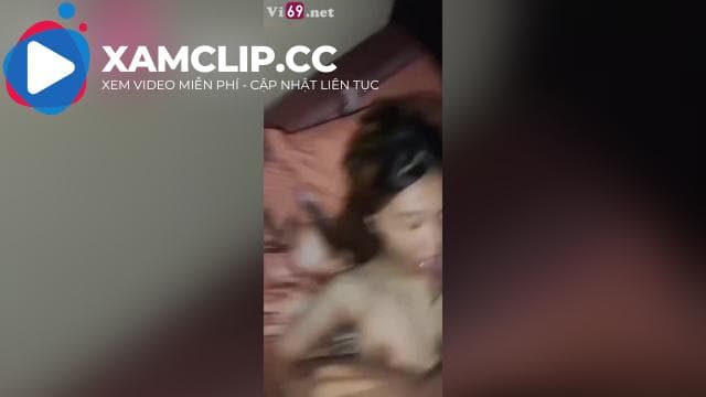 Em đang mút mà anh cứ hỏi hỏi