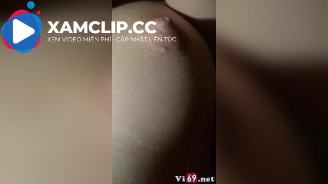 Tròn 18 tuổi và cặp vú to mới nhú của bé