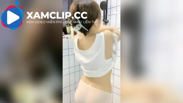 Em gái xinh tàu khựa thủ dâm ướt nhẹp đến đầu gối trong nhà tắm