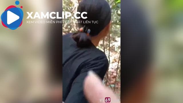 Bé nữ sinh ngoan ngoãn vâng lời lần đầu gặp đã đưa em vào rừng