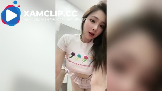 Tạ Thanh Nhi idol Tiktok giờ chuyển qua live bán quạt