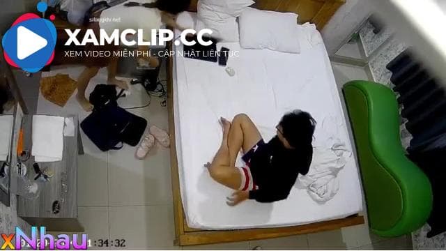 Cặp đôi địt nhau trong nhà nghỉ bị chủ nhà nghỉ đặt camera ẩn quay lại mà không biết