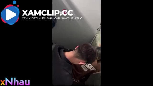 [Hot]Cặp đôi học sinh mới lớn siêu teen bị quay lén khi địt nhau trong toilet quán nh