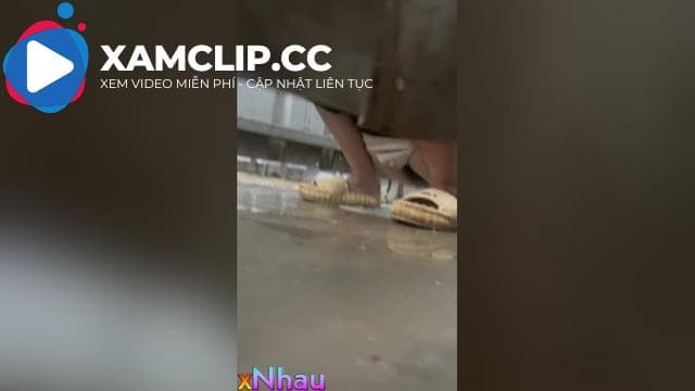 Quay lén em gái ở ktx rửa lồn