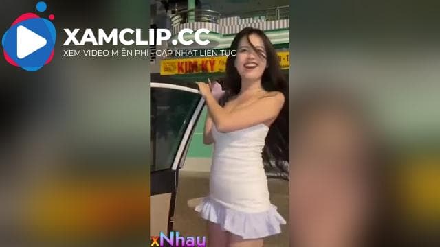 Khoe vú  mới làmvà bị con bạn đập vụ bự