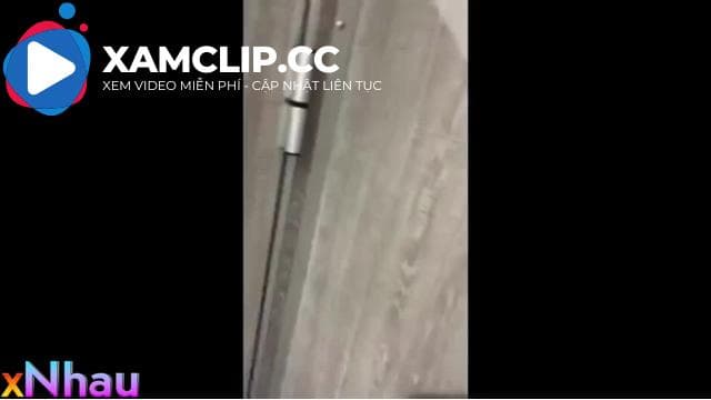 ỉa không ngon đít vì ở bên cứ nghe bành bạch bành bạch