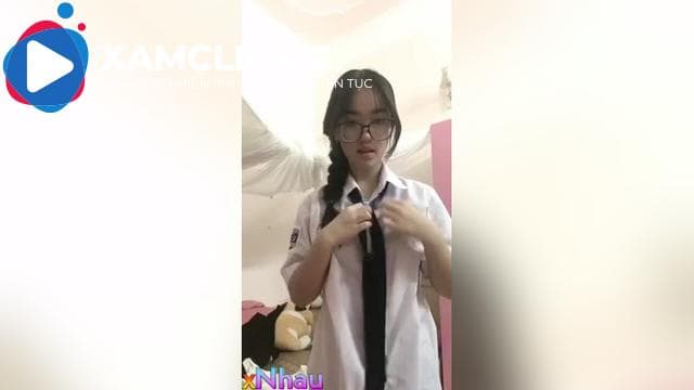 E Hs Kính Cận Vừa Đi Học Về Phải Móc Bím Non Tơ Luôn Phần 1