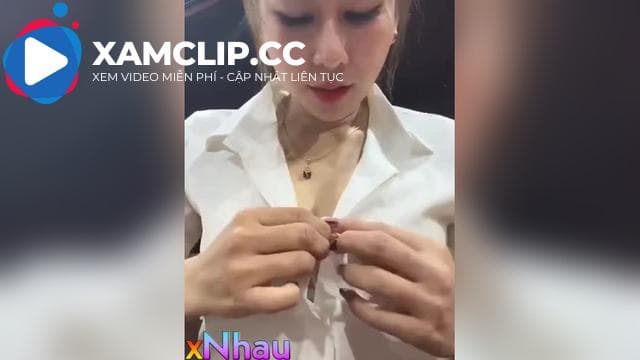 em nhận viên trốn việc vào nhà vệ sinh show hàng thủ dâm rên rỉ cực nứng
