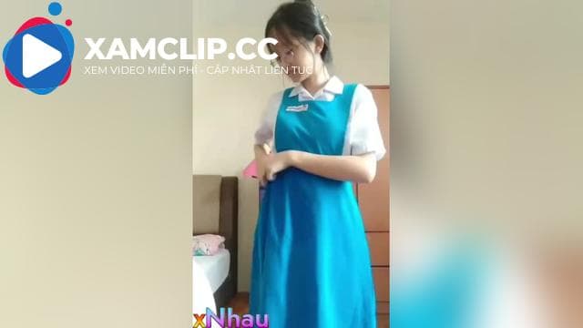 Em hịocj sinh lớp 10 đeo kính dâm lộ clip nude