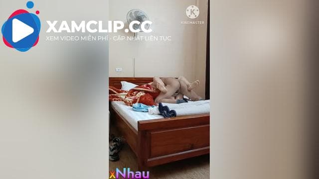Đi uống nước xong đưa vào nhà nghiệm bảo đồ đểu. Lần đầu chơi em cứ kêu không cho dập