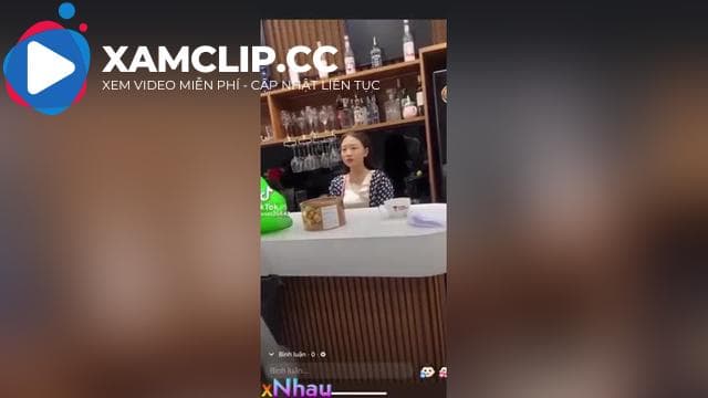 Tiktoker Lan Anh Hà Sáng Phục Vụ Tối Làm Tiểu Tamm