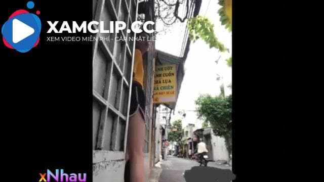 Bắt Gặp Hàng Xóm Nứng Lồn Ngay Giữa Đườngg
