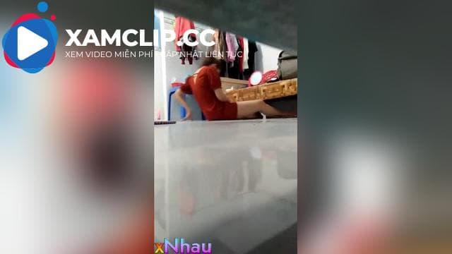 Quay lén chị gái thủ dâm