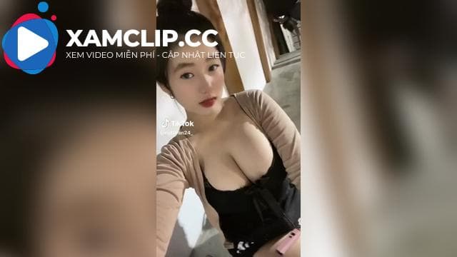Idol mới nổi Nguyễn Bảo Trân livestream khoe cặp vú khủng