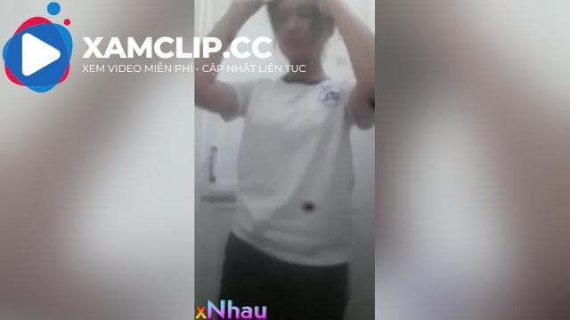 Clip Sex Thảo My Love 9 Thcs Tân Bình Thay Đồ Khoe Vú Trong Toilett