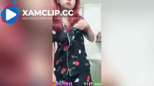 Bé nữ sinh cấp 3 cực phẩm cởi đồ vay tiền