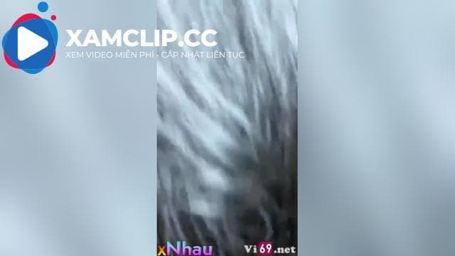 Bất ngờ mở cửa vào tắm chung với cô bạn thân #1