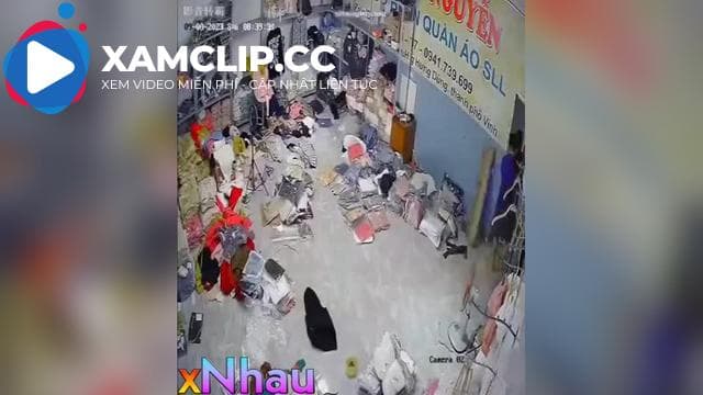 Chị Chủ Shop Đang Livestream Bán Đồ Thiì Khách Quen Vô Địt