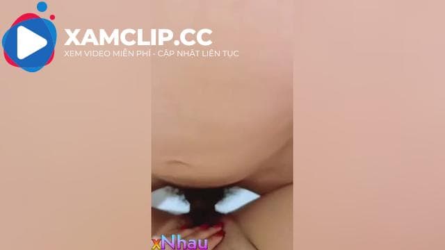 Lỡ nhún mạnh quá xuất tinh xong bao thủng và cái kết cực nứng