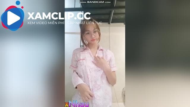 Gia Linh 208 Vú to lồn múp gửi nhầm clip cho thầy giáo