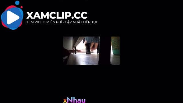 làm làm quay lén em học sinh đái r thò tay móc