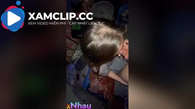 Loạn luân - Mẹ ruột bú cu cho thằng con trai chưa cắt bao quy đầu