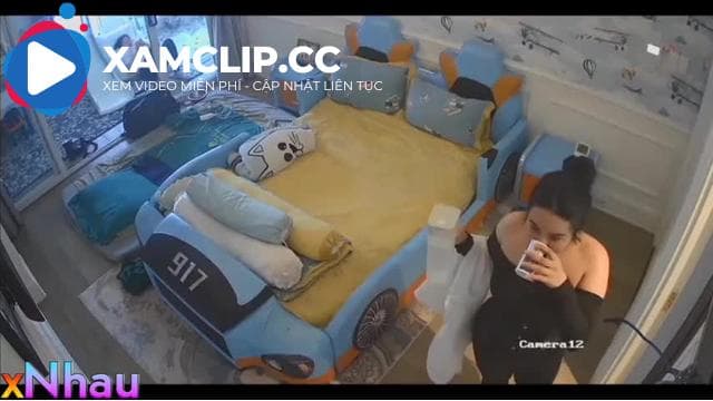 Full clip mẹ bắt con gái nhổ lông rồi liếm lồn cho mình