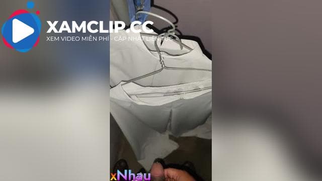 Đái lên áo dài học sinh