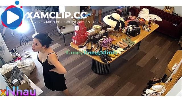 🍀🍀🍀 Hack Cam Mấy EM Live Stream Bán Hàng Thay Quần Áo Lộ Vú Đít Cực Hot p4🍀🍀🍀