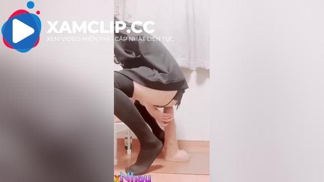 E học sinh lồn không đáy, Nhét Cái toy 40Cm vào lỗ đít rên thảm thiết