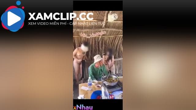 2 e gái cafe chòi khoả thân khiêu gợi bác bán vé số siêu nứng lồn