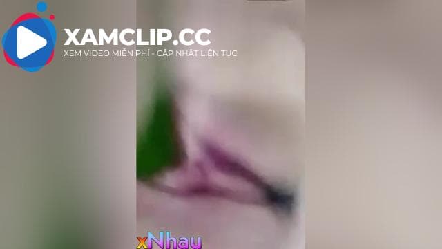 E gái dâm đãng nứng lồn thủ dâm bằng dưa leo cho người xem
