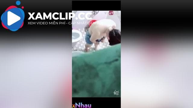 Nứng cặc lm liều quay lén chị dâu vú to tắm bị phát hiện