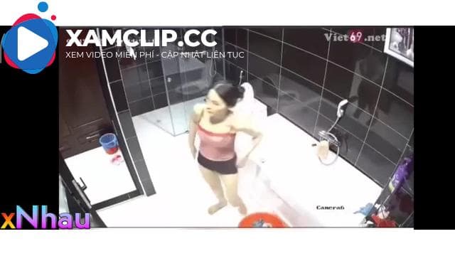 Loạn luân, Thg con quay lén mẹ ruột thấy mẹ móc nên lm liều địt luôn